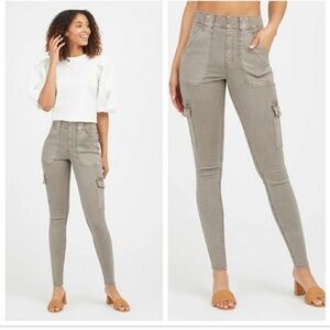 Spanx Stretch Twill Ankle Cargo Pant High Waist
Desert Dune 20311R Sz S‎ NEW